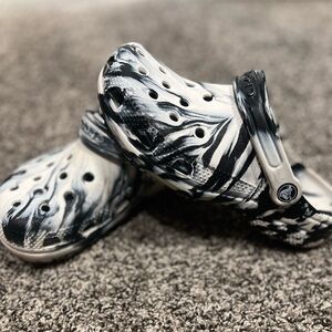 Crocs Womens 7 Shoes - Classic Marble Tie Dye Clogs